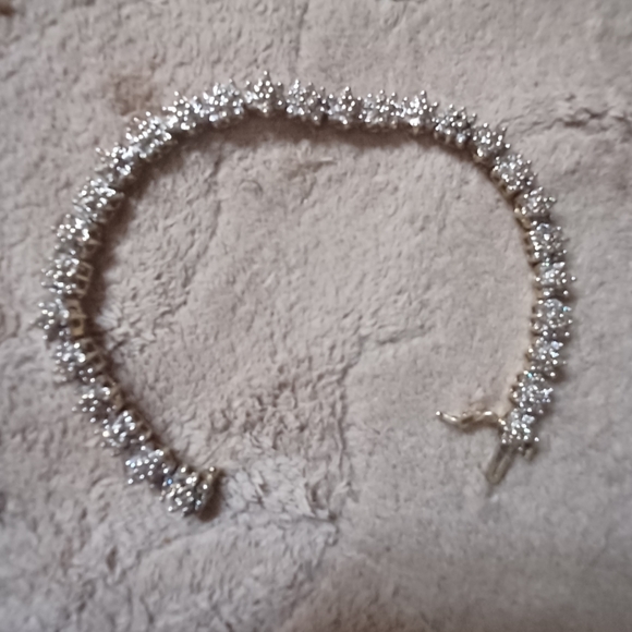 6.50 CTTW Diamond Clustered Floral Bracelet - Picture 6 of 6